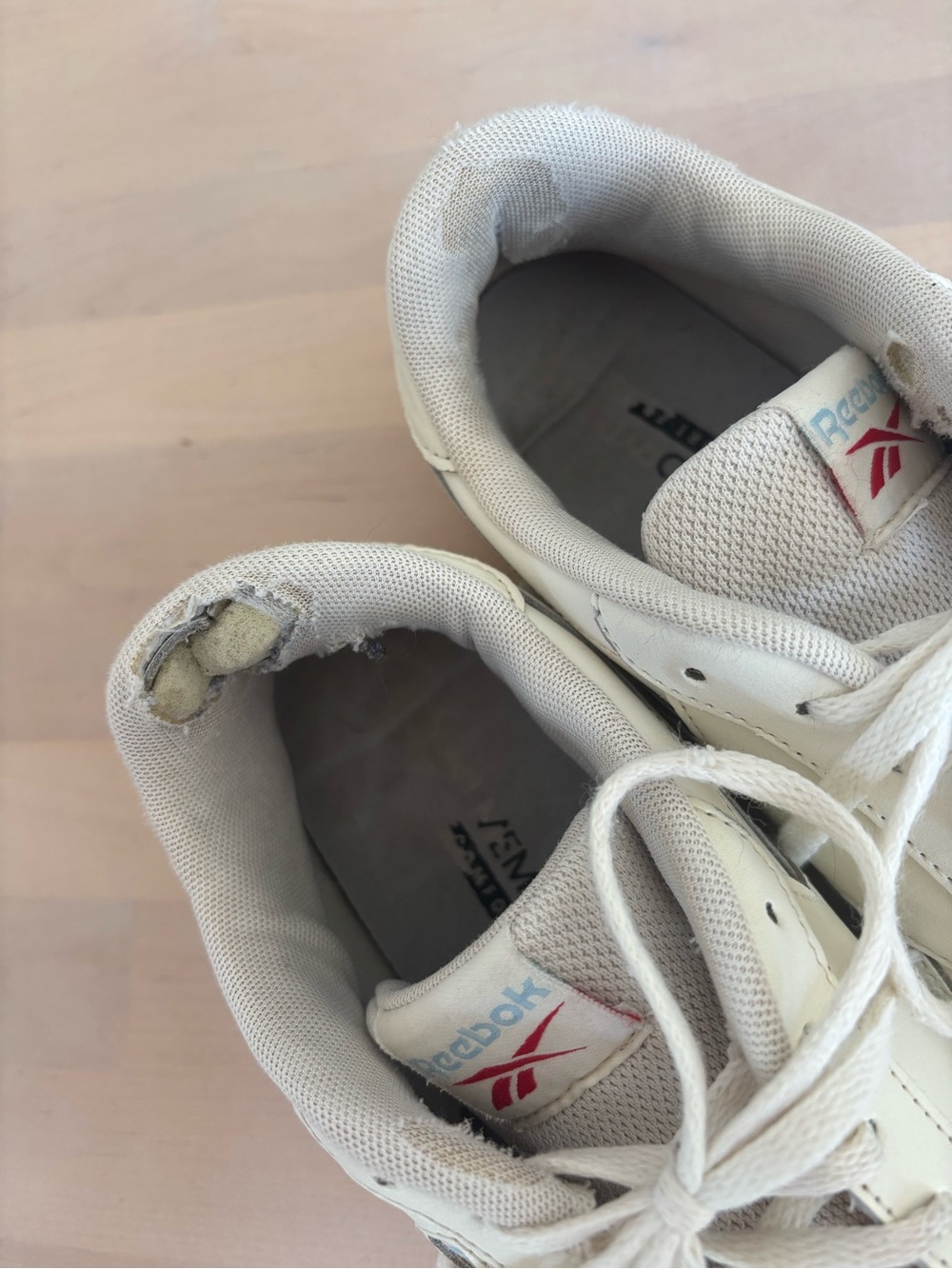 Womenâs Cream Reeboks Size 9 - Picture 3 of 4